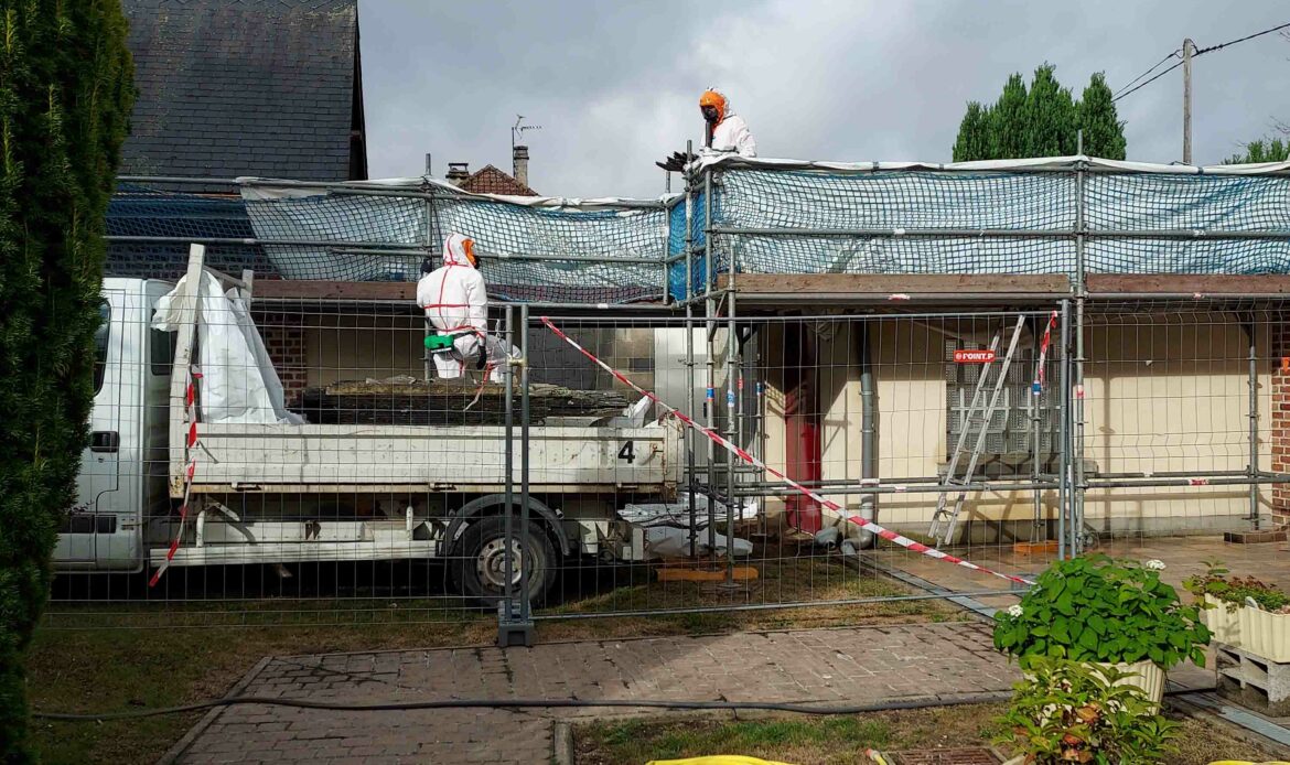 Échafaudage pour un désamiantage de toiture dans la Somme - Entreprise Caux